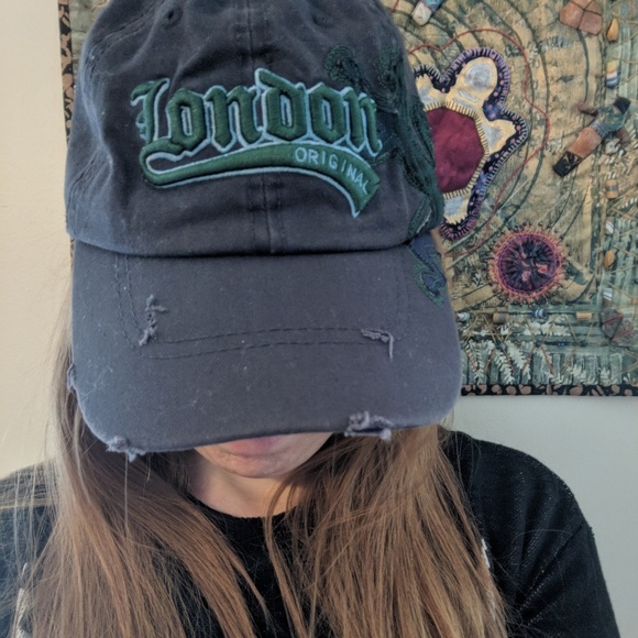 London hat (Like New) - Picture 3 of 11